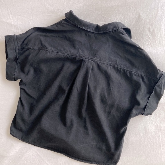 ANTHROPOLOGIE Cloth & Stone Tie Front Button Down in Black | Size XS - Picture 7 of 9